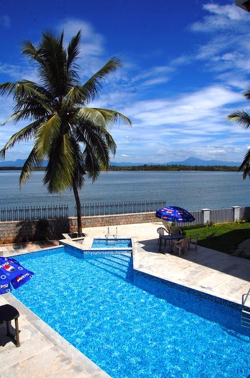 Blue Waters Hotel Kundapur Exterior photo