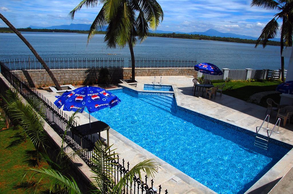 Blue Waters Hotel Kundapur Exterior photo
